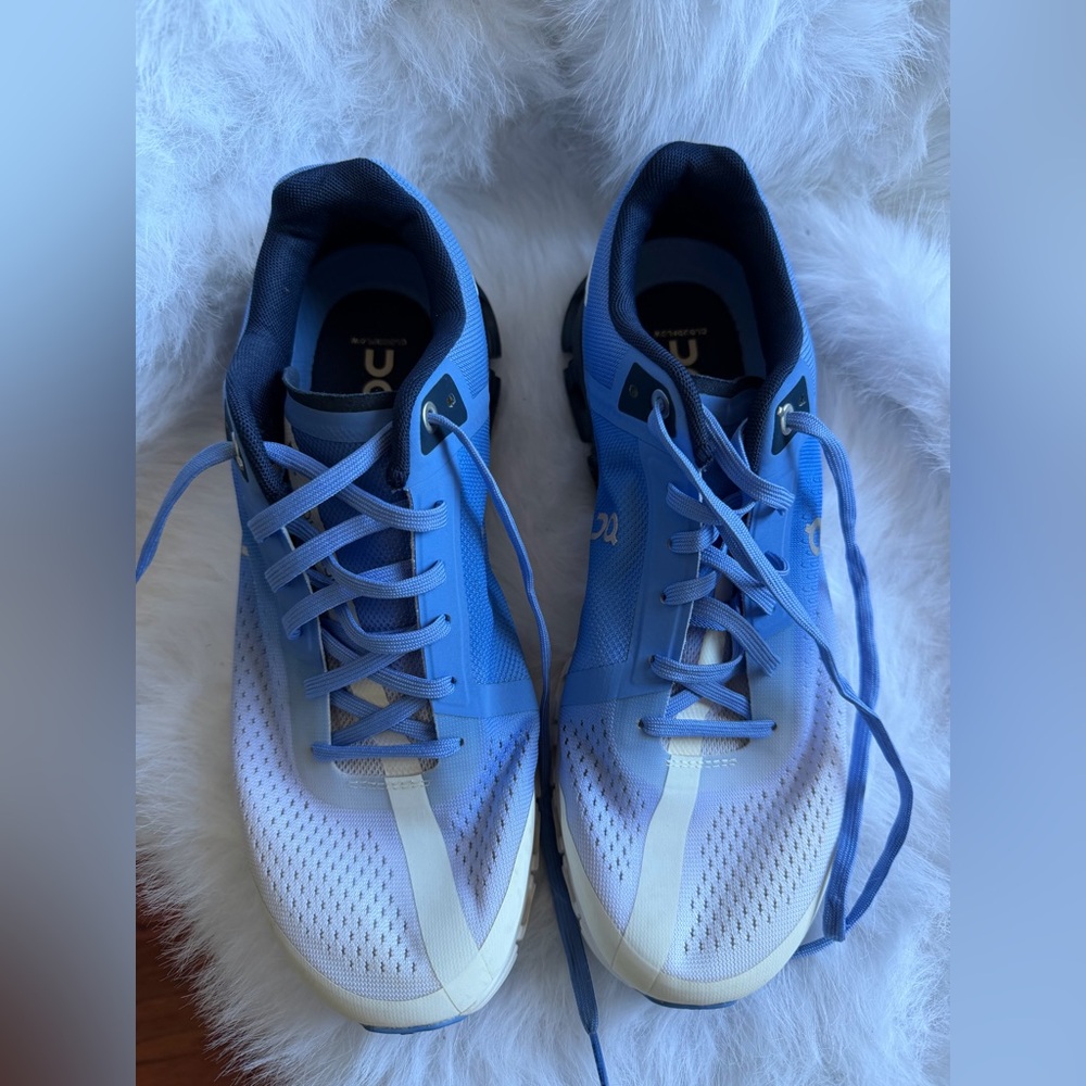 On cloud Light Blue women’s  Running Shoes - Performance Comfort size 9
